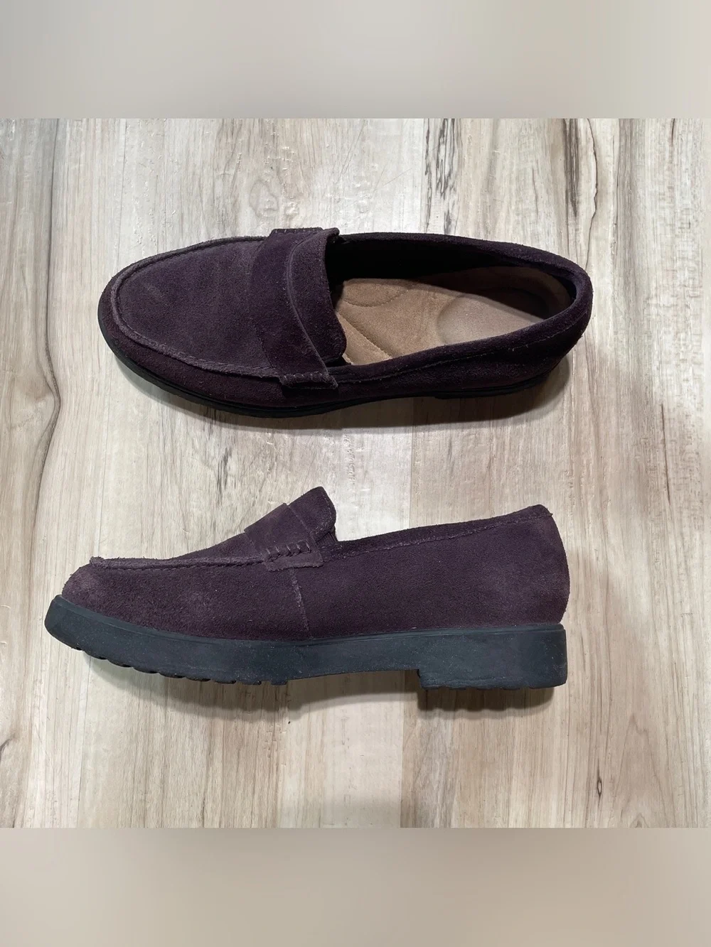 Clark’s comfort casual purple Suede Penny Loafers in Dark Plum women’s size: 7.5